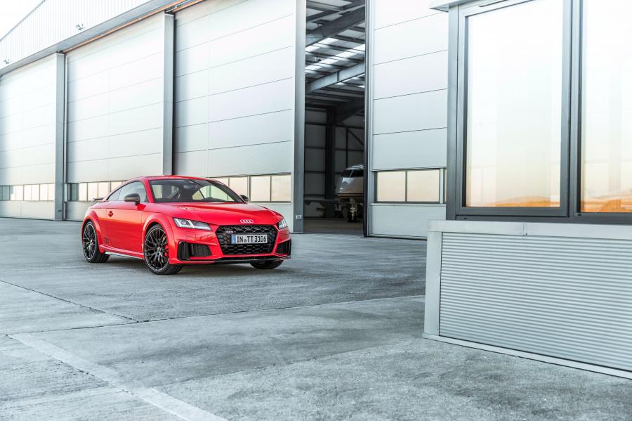  Audi TTS Competition Coupe (8S) 2018 года  (WW) (фото 18 из 40)